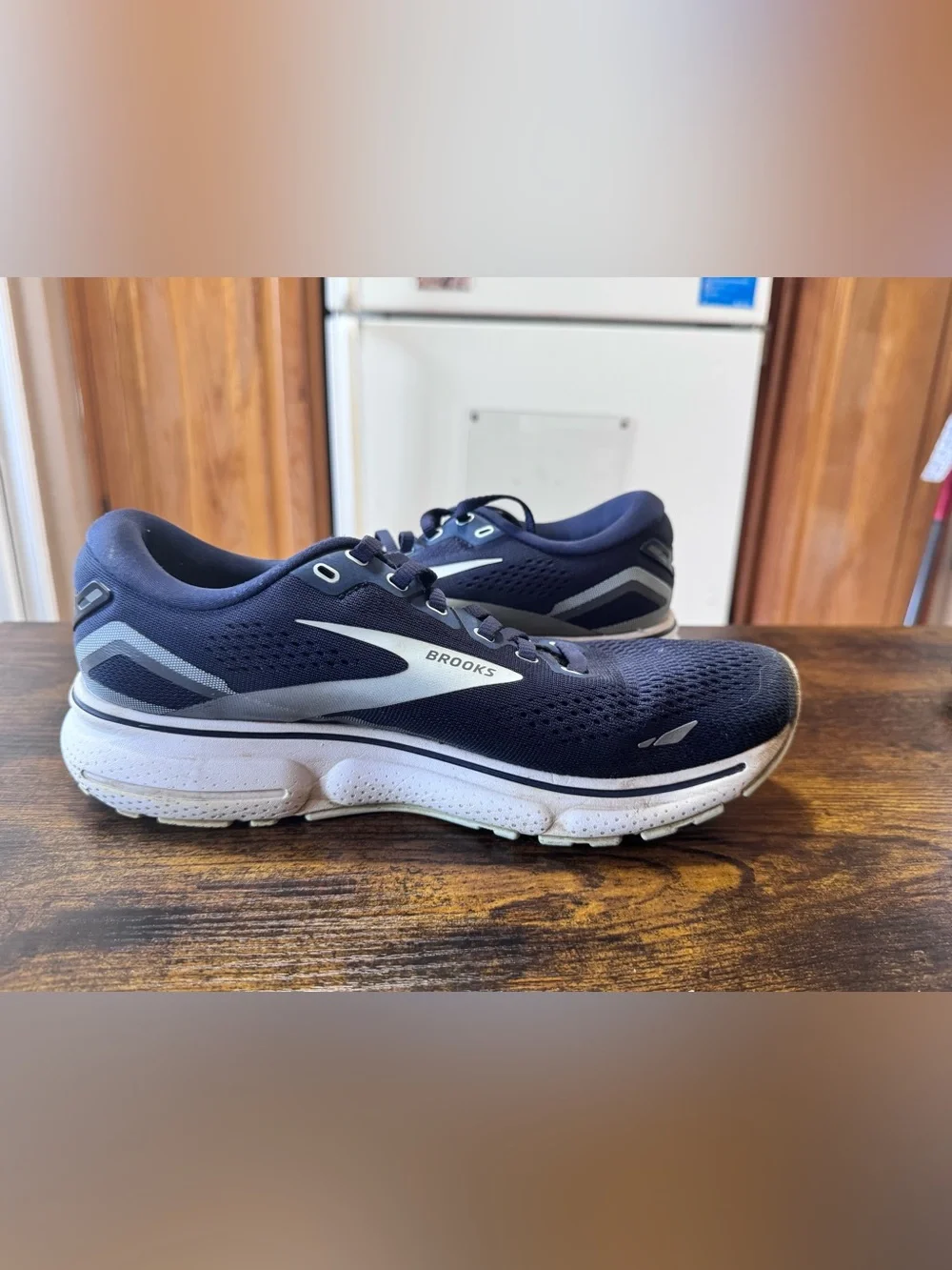 Brooks Ghost 15 woMen’s Size 10 Running Shoes Navy Blue White